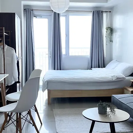 Vibrant Makati Studio